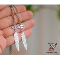 Кулон для двоих друзей "Best Ftiends. Филигранное перо" Цена за набор